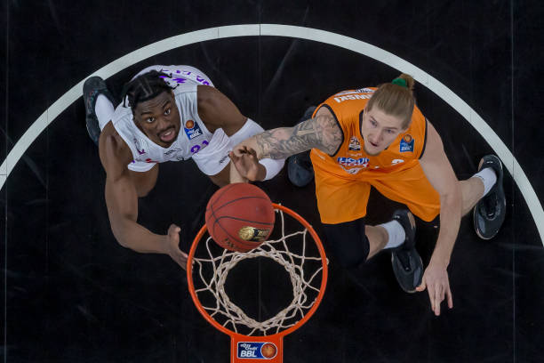 他在中场展 他在中场展